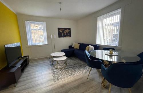 Greenock Apartment | Stylish 2-Bed Apartment in Greenock - Sleeps 6
