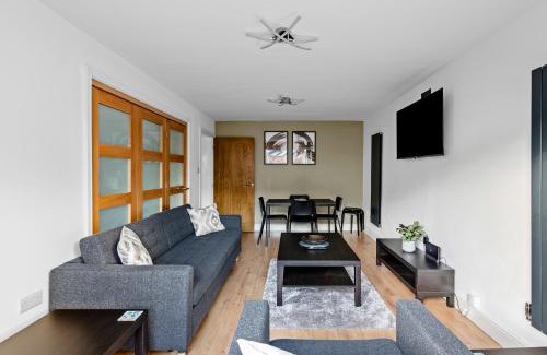East Ham South Apartment | Stylish 2 Bed Bungalow in East Ham, Close to Excel