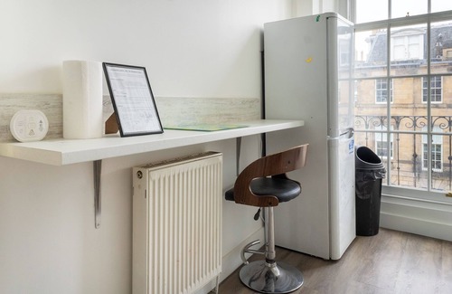 West End Apartment | Stylish 2-Bed Flat in Edinburgh with Great Views