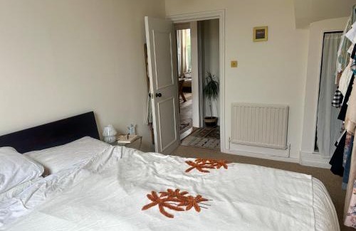 Stroud Green Apartment | Stylish 2-Bed Flat with Balcony & Garden Haringey