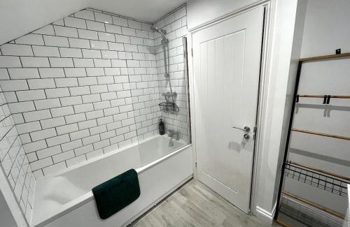 Thetford House | Stylish 2-Bed Home Near A11