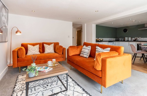 Harrogate Apartment | Stylish 2 bed town centre apartment with private parking