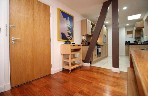 Cardiff City Centre Apartment | Stylish 2-Bedroom Apartment in Cardiff City Centre