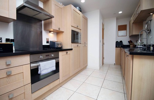 Cardiff City Centre Apartment | Stylish 2-Bedroom Apartment in Cardiff City Centre