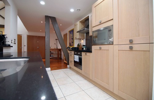 Cardiff City Centre Apartment | Stylish 2-Bedroom Apartment in Cardiff City Centre