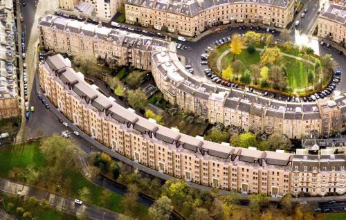 Kelvinbridge Apartment | Stylish 2 Bedroom Apartment In Park Circus, West End