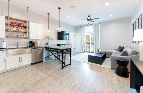 Tuscaloosa Condo | Stylish 2-Bedroom Condo with Views!