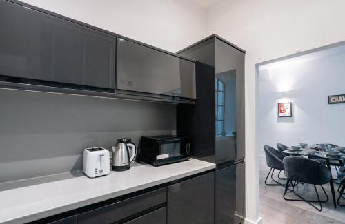 Clerkenwell Apartment | Stylish 2-Bedroom Flat with Balcony in Clerkenwell