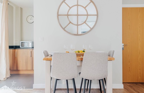 Southampton City Centre Apartment | Stylish 2 bedroom apartment on Ocean Village marina