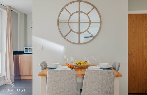 Southampton City Centre Apartment | Stylish 2 bedroom apartment on Ocean Village marina