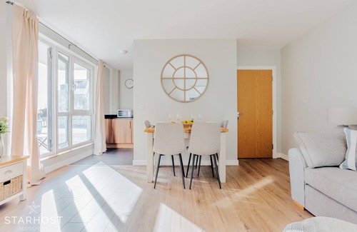 Southampton City Centre Apartment | Stylish 2 bedroom apartment on Ocean Village marina