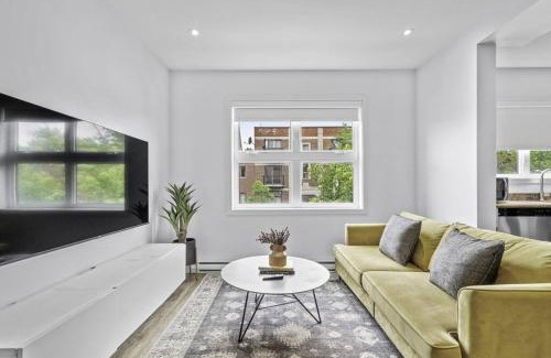 Little Italy Apartment | Stylish 2 Bedroom Haven by Jean Talon Market