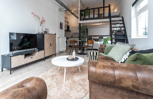Tilburg Apartment | Stylish 2-bedroom loft in the heart of Tilburg. Modern, bright, and fully equipped with kitchen, fast WiFi, smart TV, and workspace — perfect for a city getaway or comfortable workation.