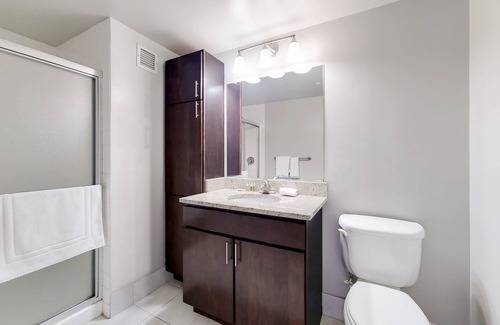 White Plains Apartment | Stylish 2 Bedroom, 40-Min Train to/from NYC