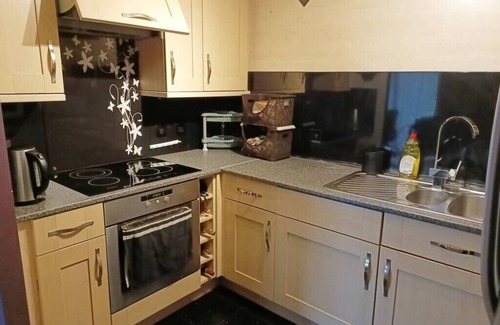 Crawley Apartment | Stylish 2BD near Gatwick Airport in Crawley