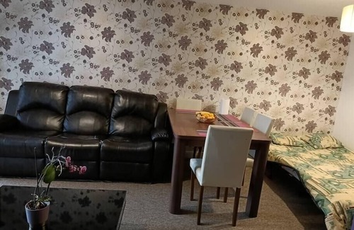 Crawley Apartment | Stylish 2BD near Gatwick Airport in Crawley