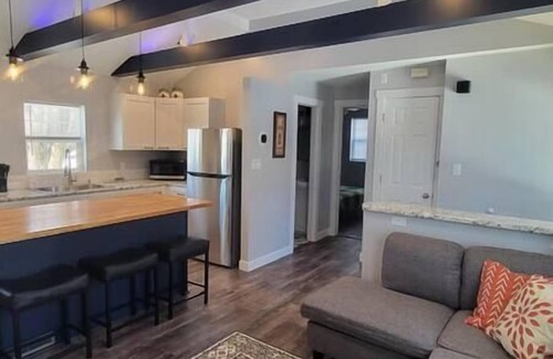 Greater South Side House | Stylish 2BR Bungalow | Near Airport & Downtown DSM, Newly remodled and close to downtown Des Moines
