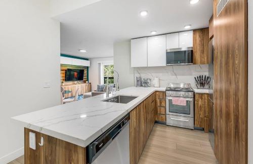 West End Apartment | Stylish 2BR Condo in West End DT with Free Parking