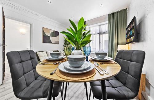 Holland Park Apartment | Stylish 2BR Flat Near Kensington & Westfield