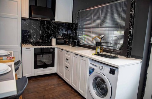 Droylsden House | Stylish 2BR Home in Manchester near Etihad Stadium with WiFi and free parking.