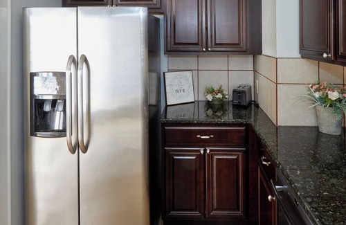 Midtown - Westport Apartment | Stylish 2BR in Historic Area KC - FREE GARAGE PARKING