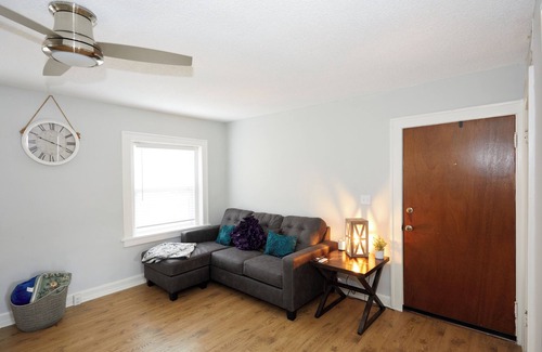 Midtown - Westport Apartment | Stylish 2BR in Historic Area KC - FREE GARAGE PARKING
