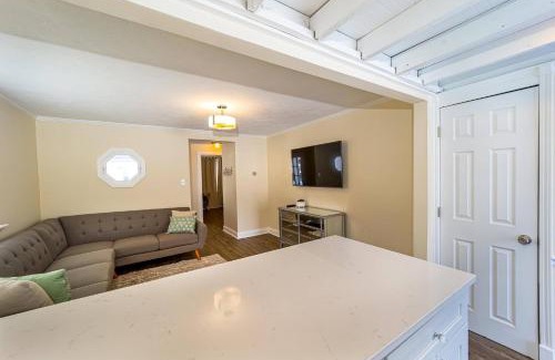 Greenwood House | Stylish 2BR n Old Town Greenwood