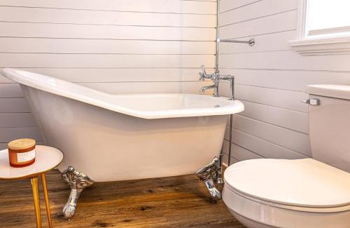 Greenwood House | Stylish 2BR n Old Town Greenwood