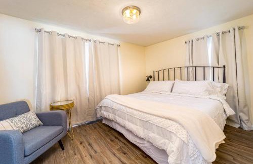 Greenwood House | Stylish 2BR n Old Town Greenwood