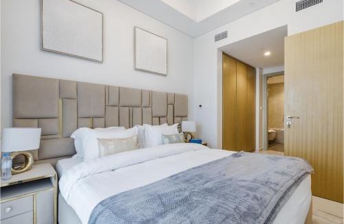 Sheikh Zayed Road Apartment | Stylish 2BR Plus Maid's Room Aykon City Business bay