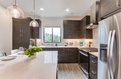 Berkley House | Stylish 2BR Retreat! Rooftop Views & Cozy Vibes!