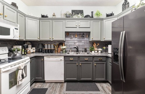 Clarksville Condo | Stylish 2BR Townhome w/Garage & Patio | Perfect for Stays or Assignments