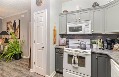 Clarksville Condo | Stylish 2BR Townhome w/Garage & Patio | Perfect for Stays or Assignments