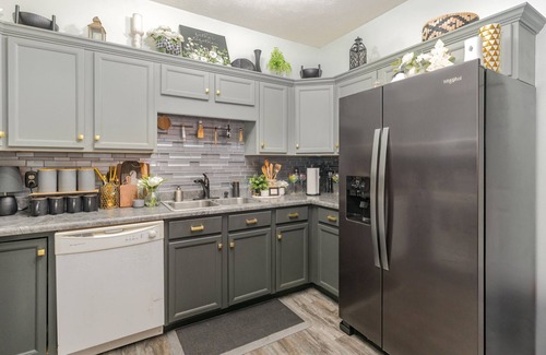 Clarksville Apartment | Stylish 2BR Townhome w Garage Patio Perfect for Stays or Assignments