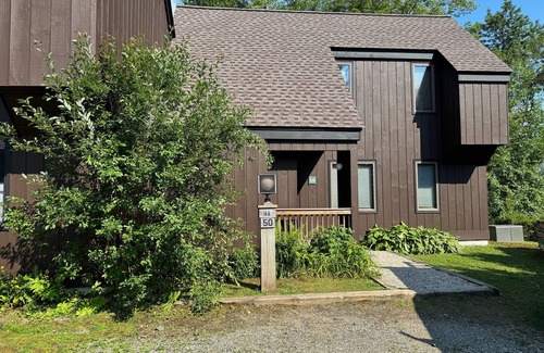 Waitsfield Apartment | Stylish 2BR w/Woodstove Close to Mad River Glen/Sugarbush