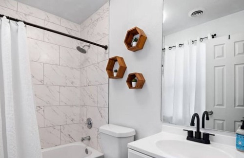Littleton House | Stylish, 3 bed 2 bath townhome in Centennial! 24 minutes to Red Rocks!