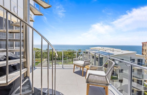 Redcliffe Apartment | Stylish 3-Bed Apartment in Coastal Redcliffe