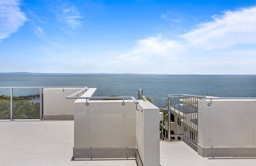 Redcliffe Apartment | Stylish 3-Bed Apartment in Coastal Redcliffe