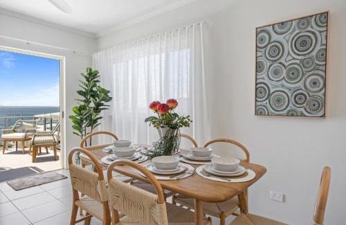 Redcliffe Apartment | Stylish 3-Bed Apartment in Coastal Redcliffe