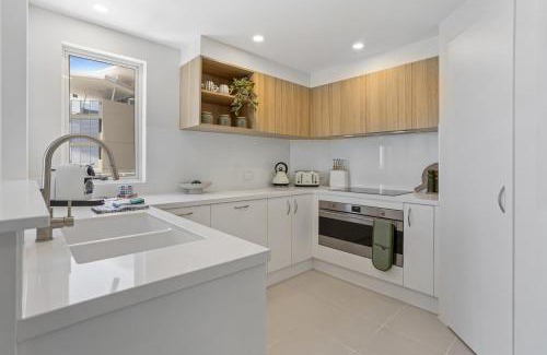 Redcliffe Apartment | Stylish 3-Bed Apartment in Coastal Redcliffe