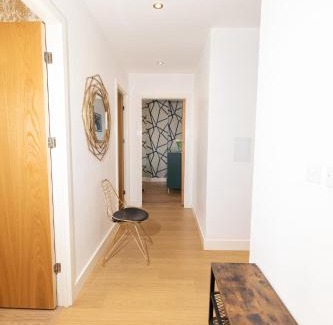 Lansbury Apartment | Stylish 3 Bed Apt Near Downtown & Free Parking