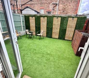 Birkenhead House | Stylish 3 Bed Home Near Oxton Village & Liverpool