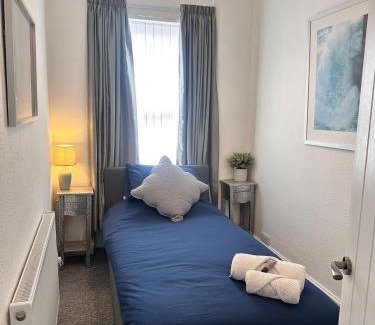 Birkenhead House | Stylish 3 Bed Home Near Oxton Village & Liverpool