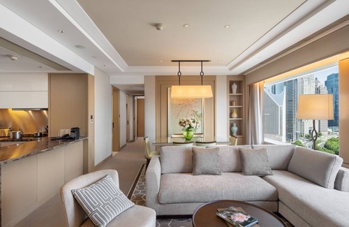 Lujiazui Apartment | Stylish 3 Bedroom Apartment Near Shanghai World Financial Centre