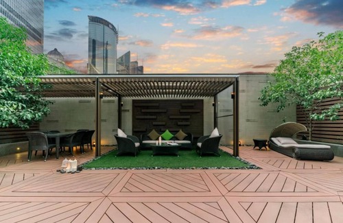 Lujiazui Apartment | Stylish 3 Bedroom Apartment Near Shanghai World Financial Centre