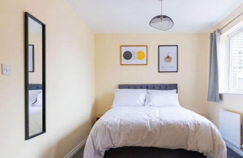 Thamesmead House | Stylish 3 Bedroom and free parking