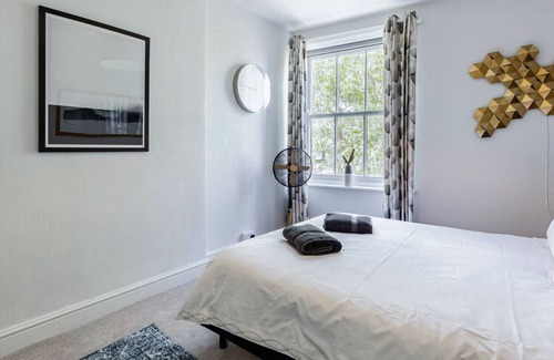 Southfields Condo | Stylish 3 bedroom apartment in Southfields