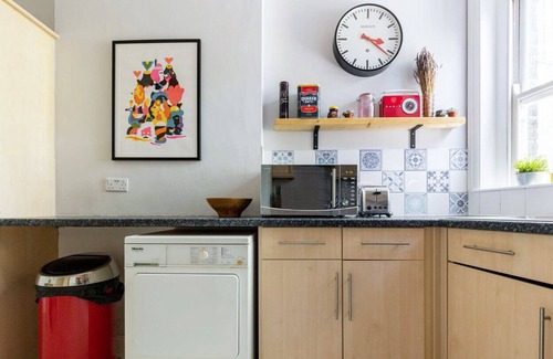 Southfields Condo | Stylish 3 bedroom apartment in Southfields