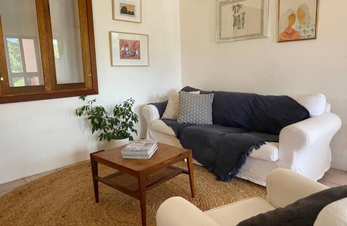 Upper Wakefield House | Stylish 3-bedroom cottage set amongst the vines