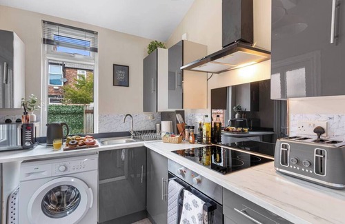Manchester House | Stylish 3-Bedroom Home 14Mins to Co-op Live Arena